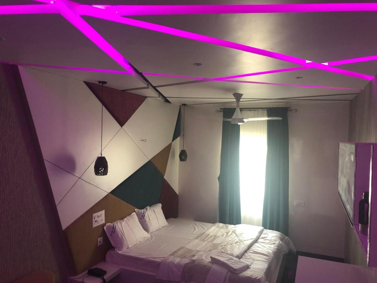 C M Hotel New Wodapatti エクステリア 写真