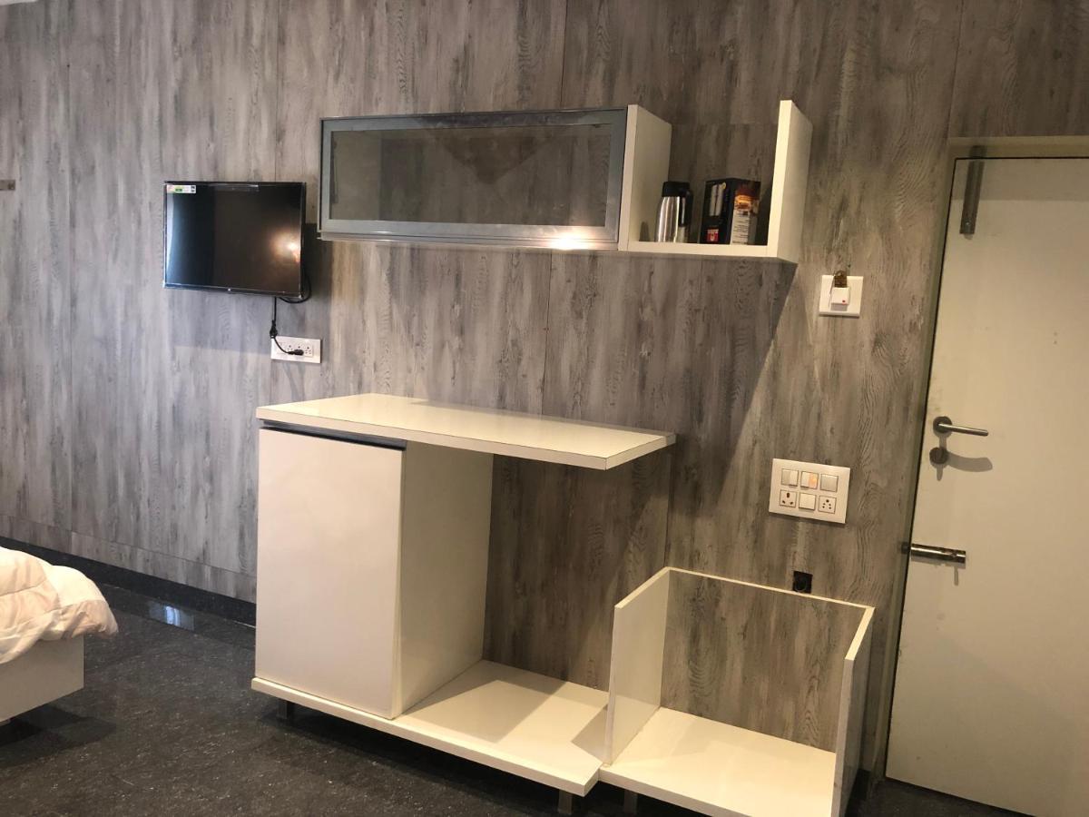 C M Hotel New Wodapatti エクステリア 写真